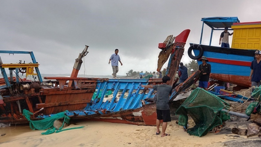 Unseasonal rain wreaks havoc in central Vietnam